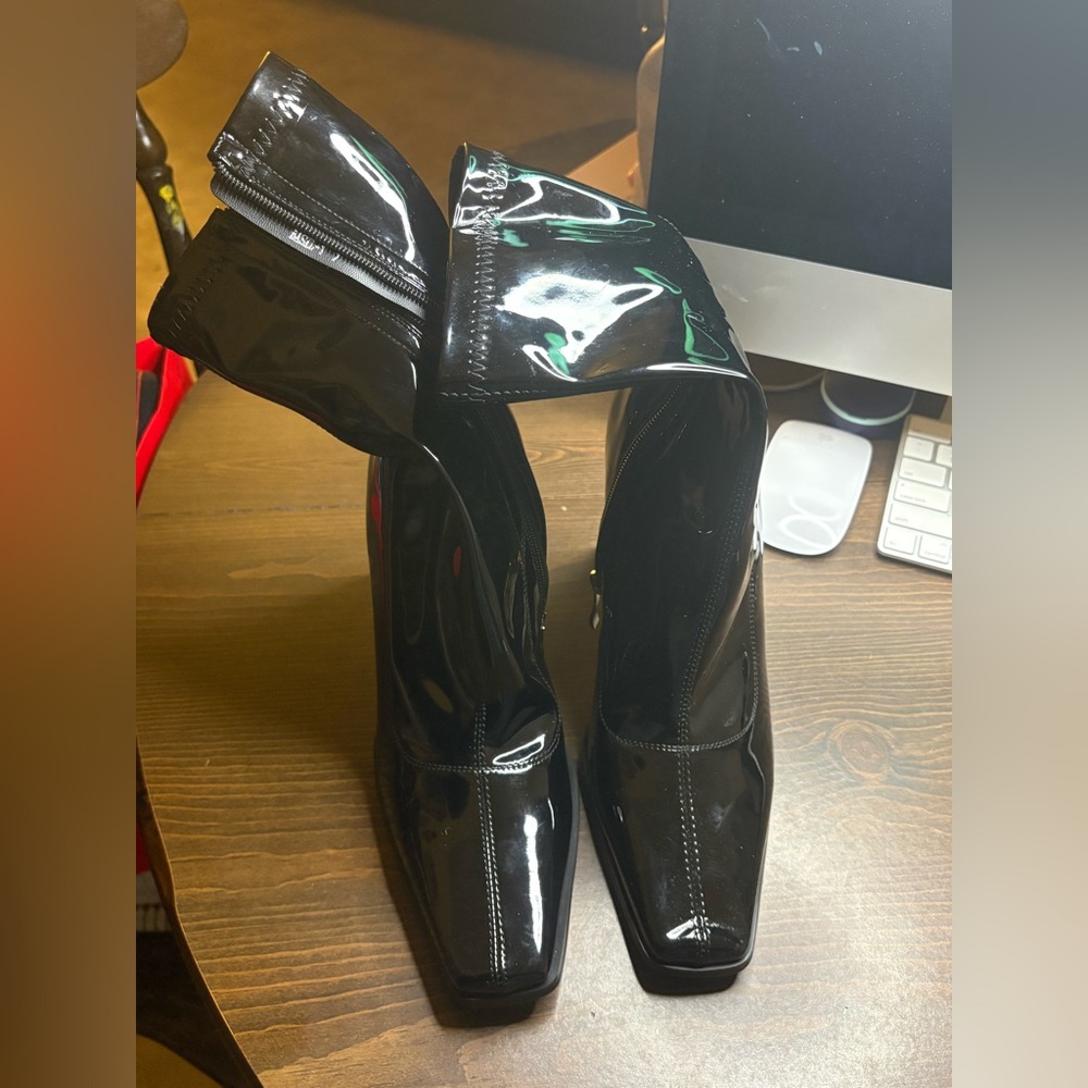 Glossy Black Women's Heeled Boots
